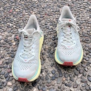 Hoka One One Women’s Clifton 7 (size U.S. 7.5)